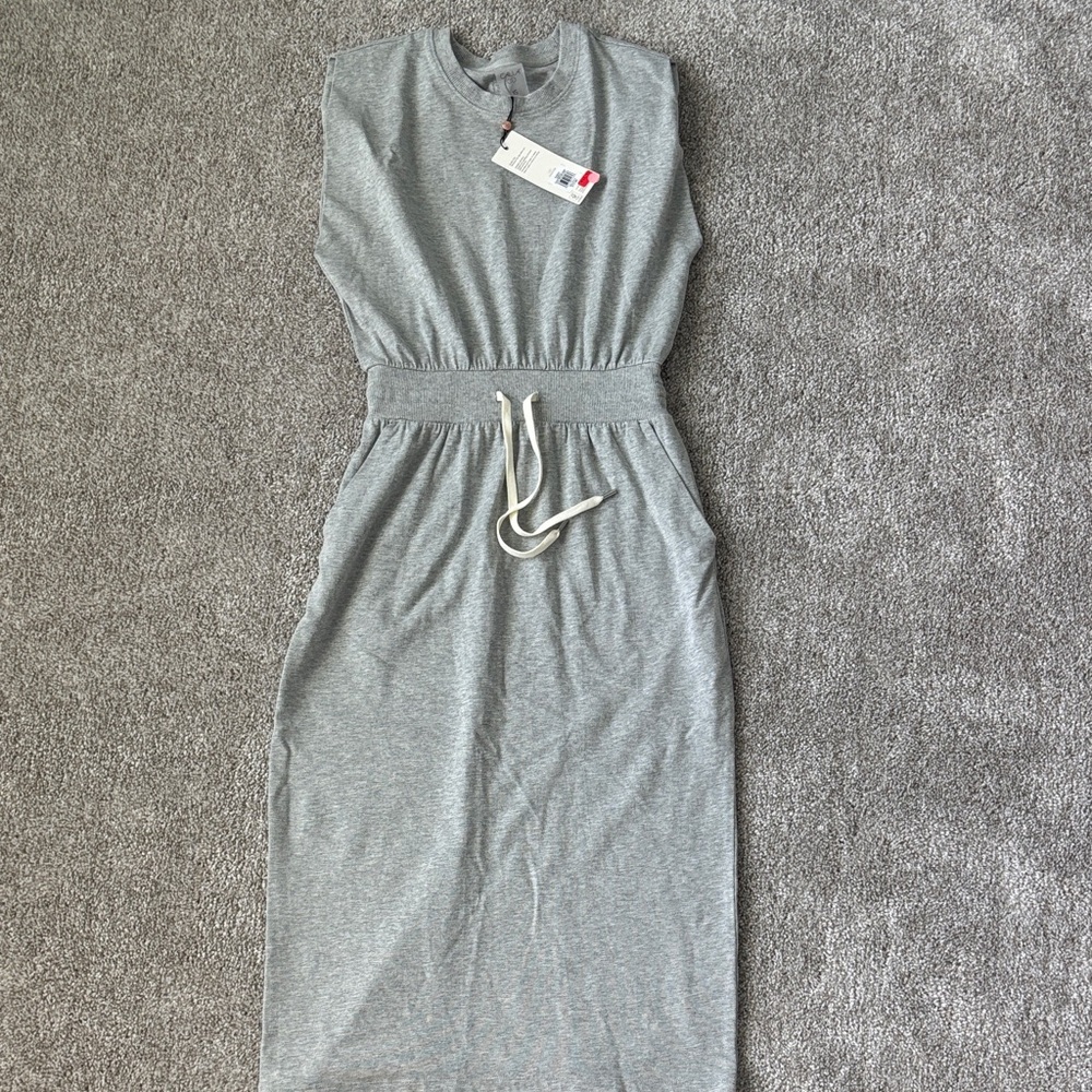 CALIA by Carrie Underwood Gray Sleeveless Dress